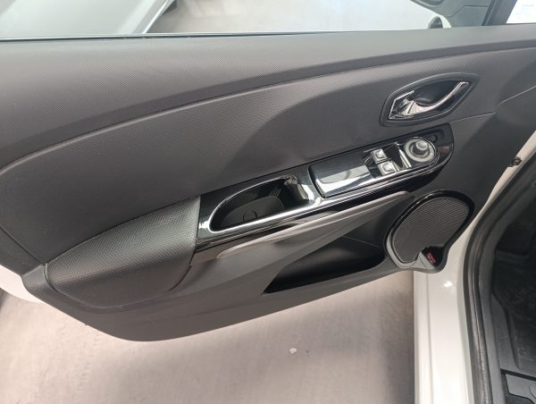 RENAULT CLIO DCI 90CV 2015 - Imagen 9