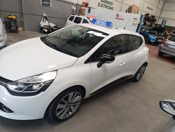 RENAULT CLIO DCI 90CV 2015 - Imagen 16