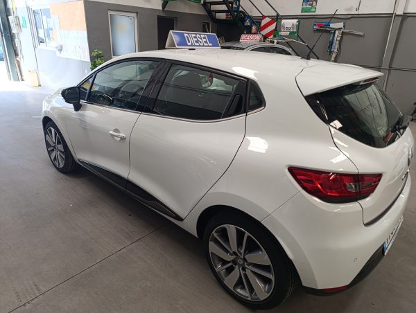 RENAULT CLIO DCI 90CV 2015 - Imagen 17