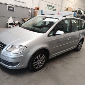 VOLKSWAGEN TOURAN TDI 105 CV 6 VELOCIDADES