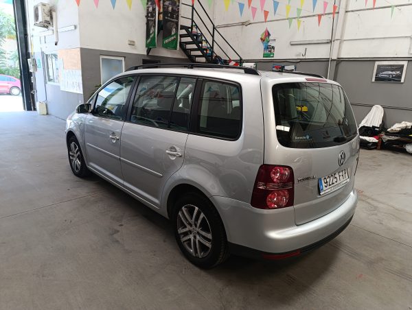 VOLKSWAGEN TOURAN TDI 105 CV 6 VELOCIDADES - Imagen 4