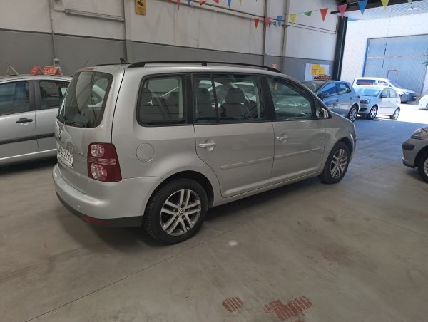 VOLKSWAGEN TOURAN TDI 105 CV 6 VELOCIDADES - Imagen 6