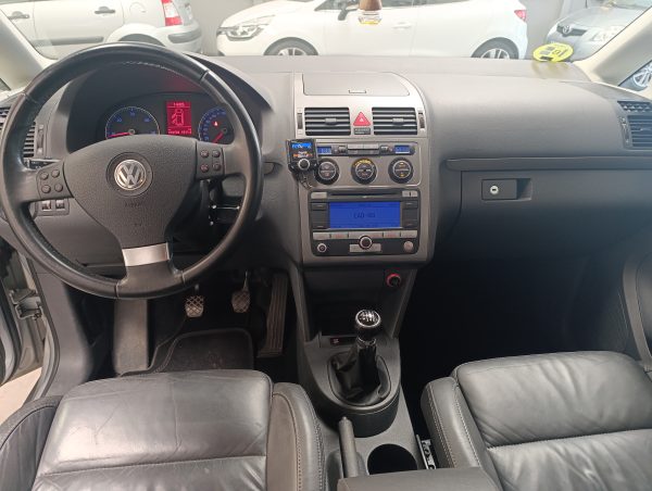 VOLKSWAGEN TOURAN TDI 105 CV 6 VELOCIDADES - Imagen 19